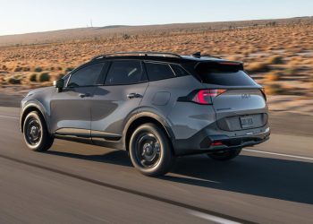 KIA METTE TRE ANIME DENTRO LO SPORTAGE