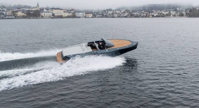 DALLA MACAN ALLA BARCA: PORSCHE ACCELERA IN ACQUA